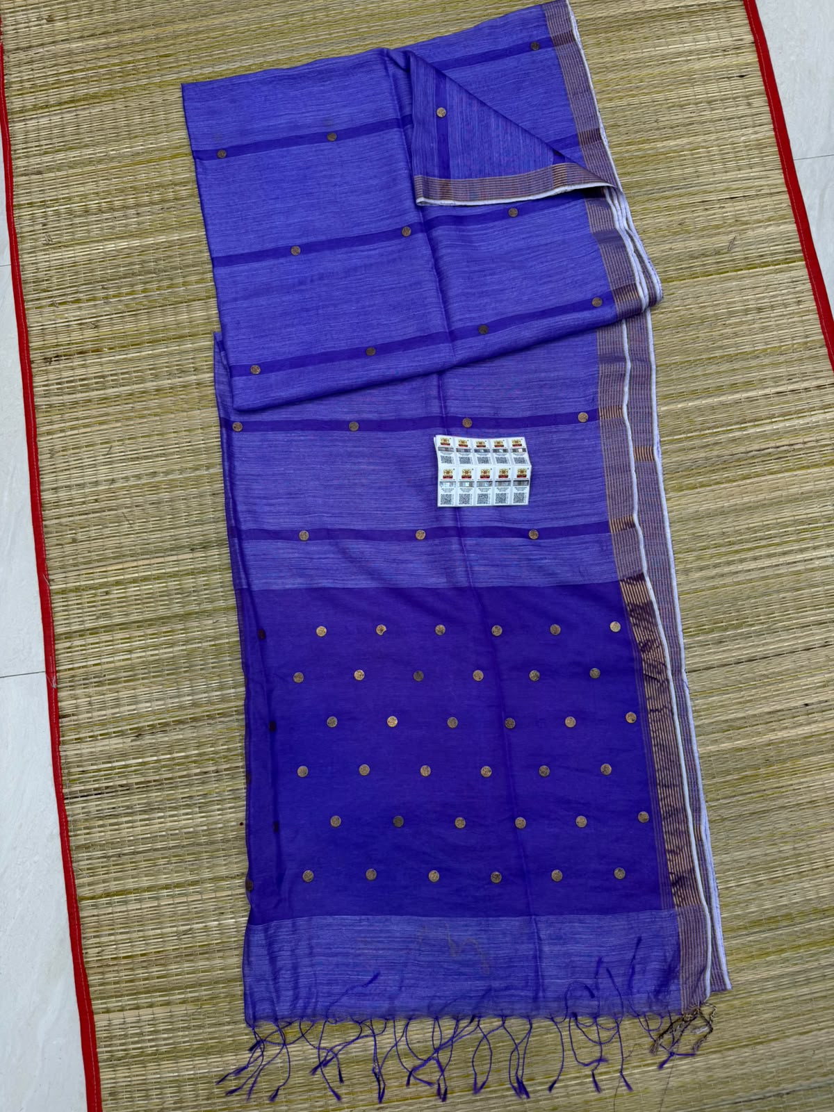 *Item Nam*- Authentic Pure Matka Handloom Silk Mark. Certified Jamdani
*with Government Silk Mark Tag*
*Metirials*- Reshom Matka
*BP*- Running