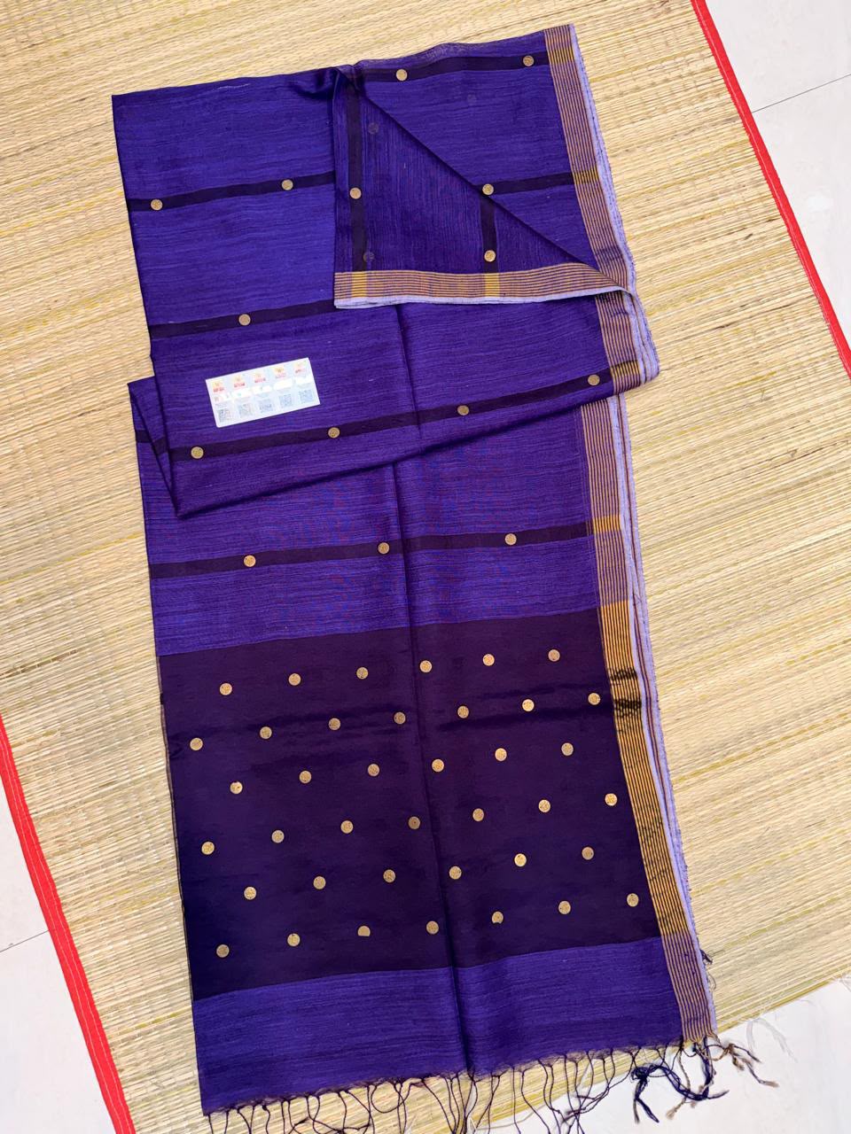 *Item Nam*- Authentic Pure Matka Handloom Silk Mark. Certified Jamdani
*with Government Silk Mark Tag*
*Metirials*- Reshom Matka
*BP*- Running