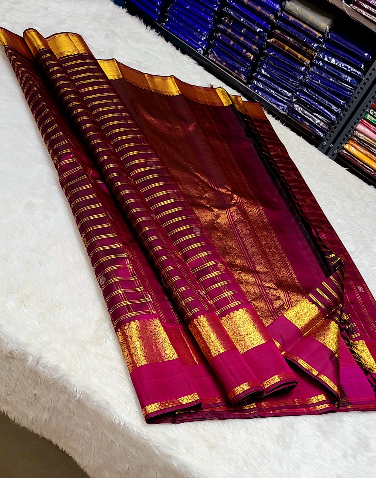 *100% PURE KANCHIPURAM HANDWOVEN VERY PREMIUM QUALITY 2G VAIRAOOSI PATTERN SILK SAREES*
*2 GRAM GOLD PURE ZARI WEAVING*
*SILK MARK CERTIFICATE ATTACHED*
VIDEO CALL SHOPPING AVAILABLE