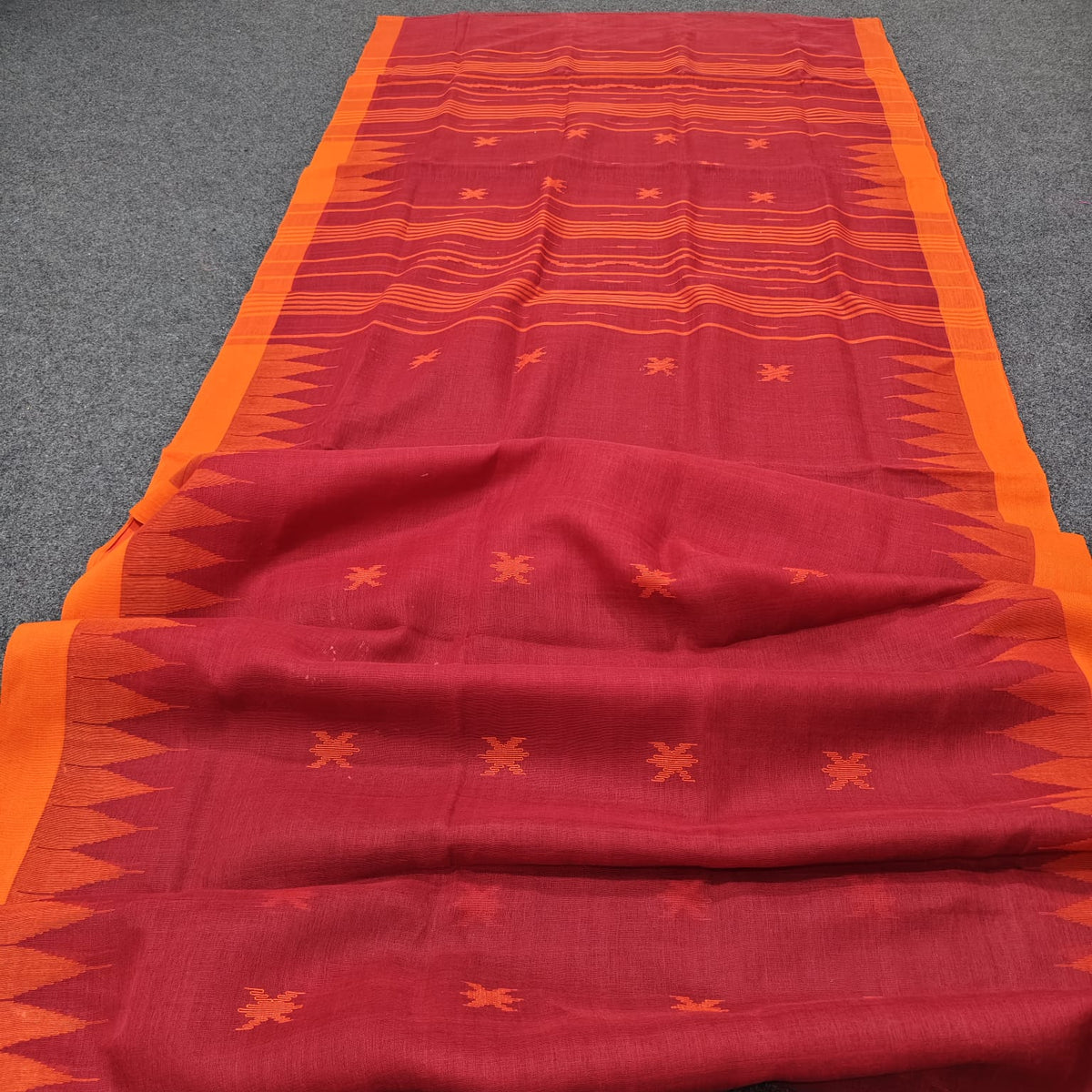Authentic handloom
monipuri cotton saree
With bp