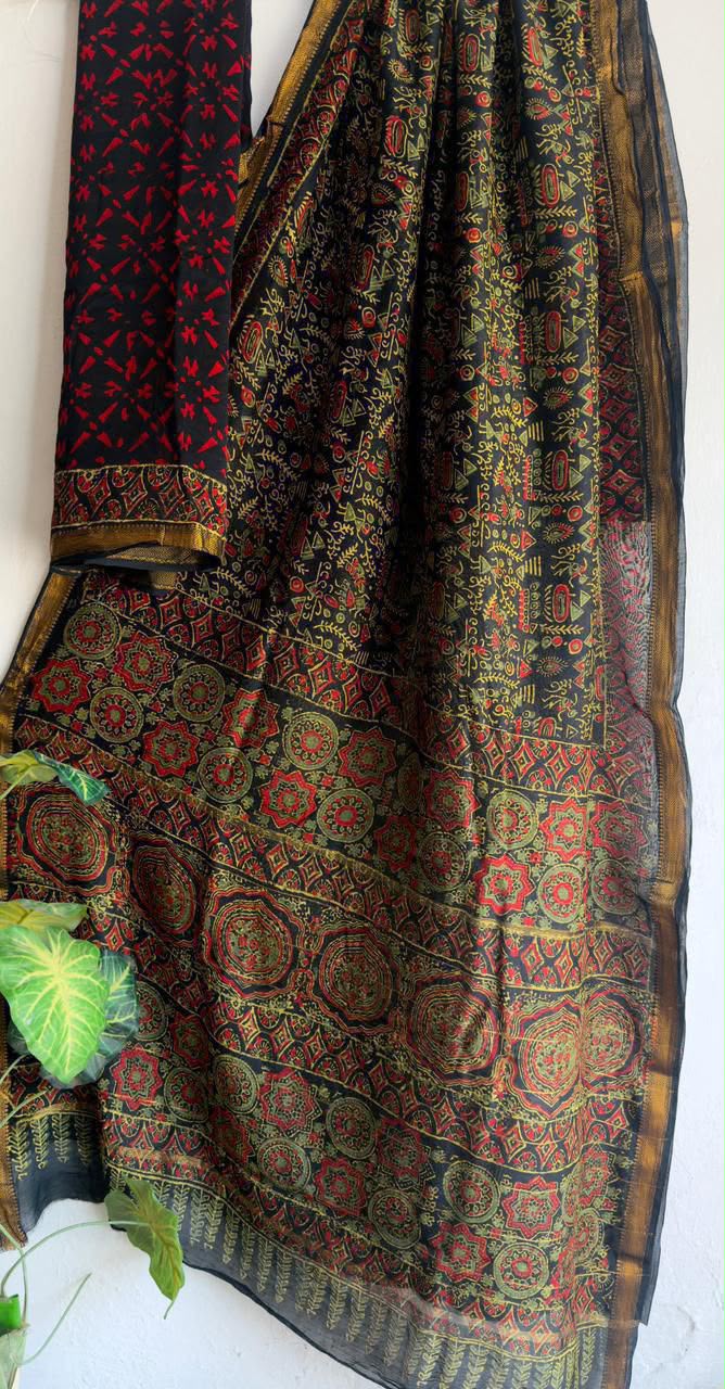 🍁Beautifully Crafted Maheshwari Silk Saree collection🍁
Specially Designed in Bagru jahota rapid dabu hand block print
100% Natural Dye
Fabric : Maheshwari Silk
Length : 5.5 Meters
Blouse Piece : 0.90 Meter