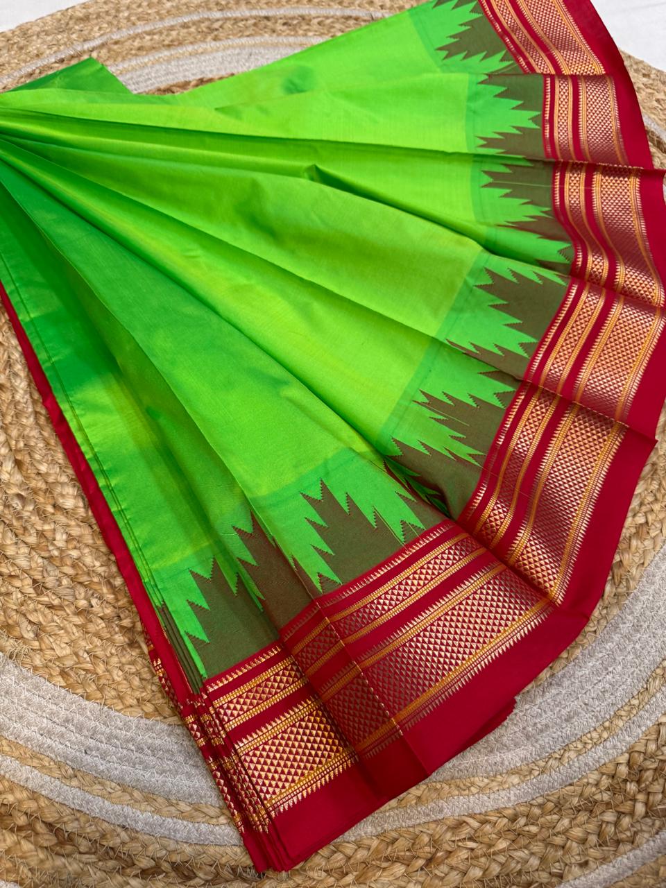*Big Temple Border Ilkal*
Exclusive silk ilkal saree
Pure silk big temple border design superior quality ilkal saree
With contrast blouse
6.10mtrs length
Full body pure silk Border, pallu & blouse semi silk
