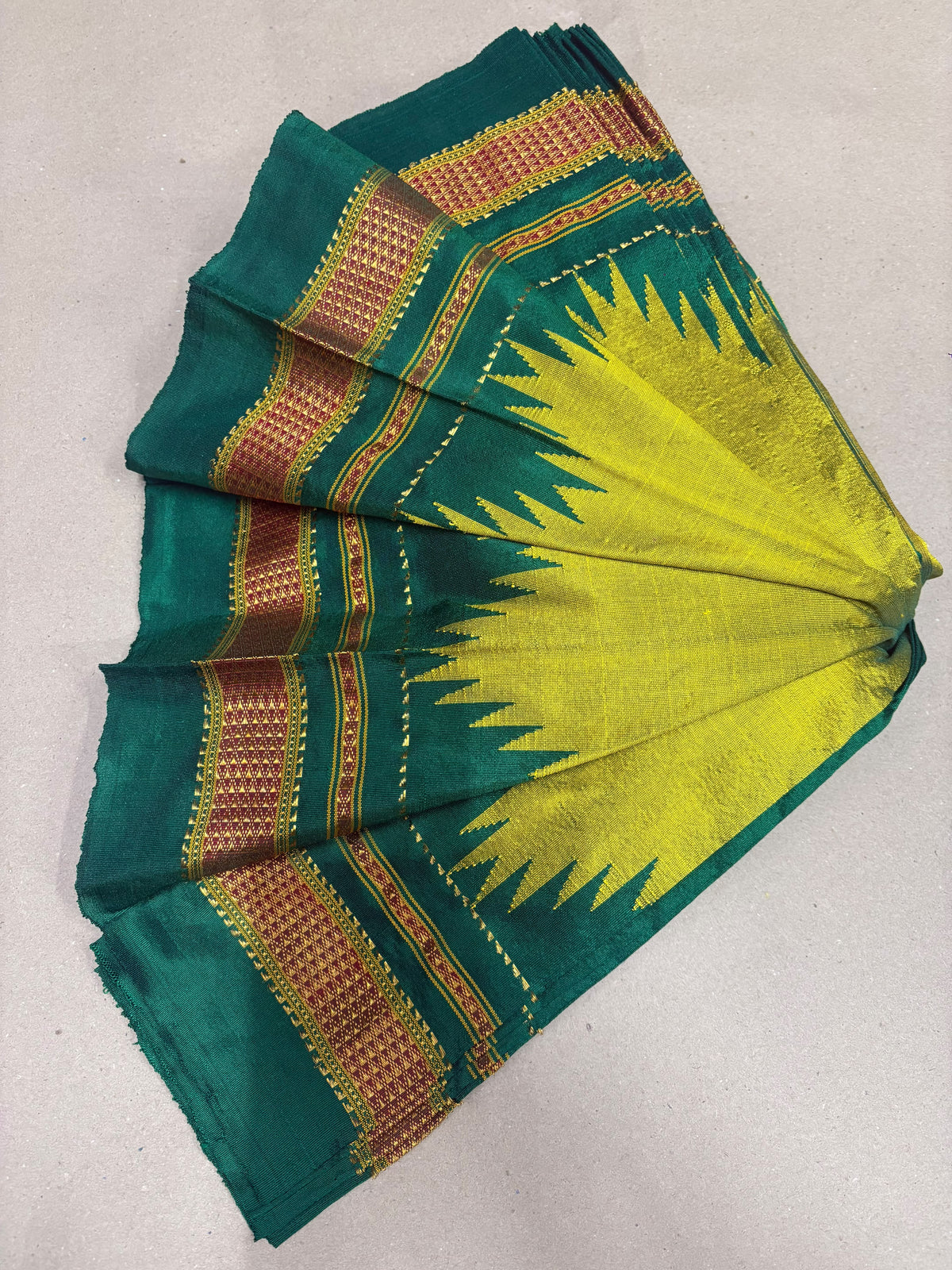 100%silk saree chikki paras Temple silk saree silk pallu contrast saree 6.2m
