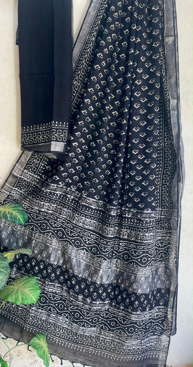 👌🏻Linen collection 👌🏻
.... *Hand* block printed linen saree with blouse.....
Size 6.5 with blouse
Natural dye n colour
Pure hand ( without screen print )
