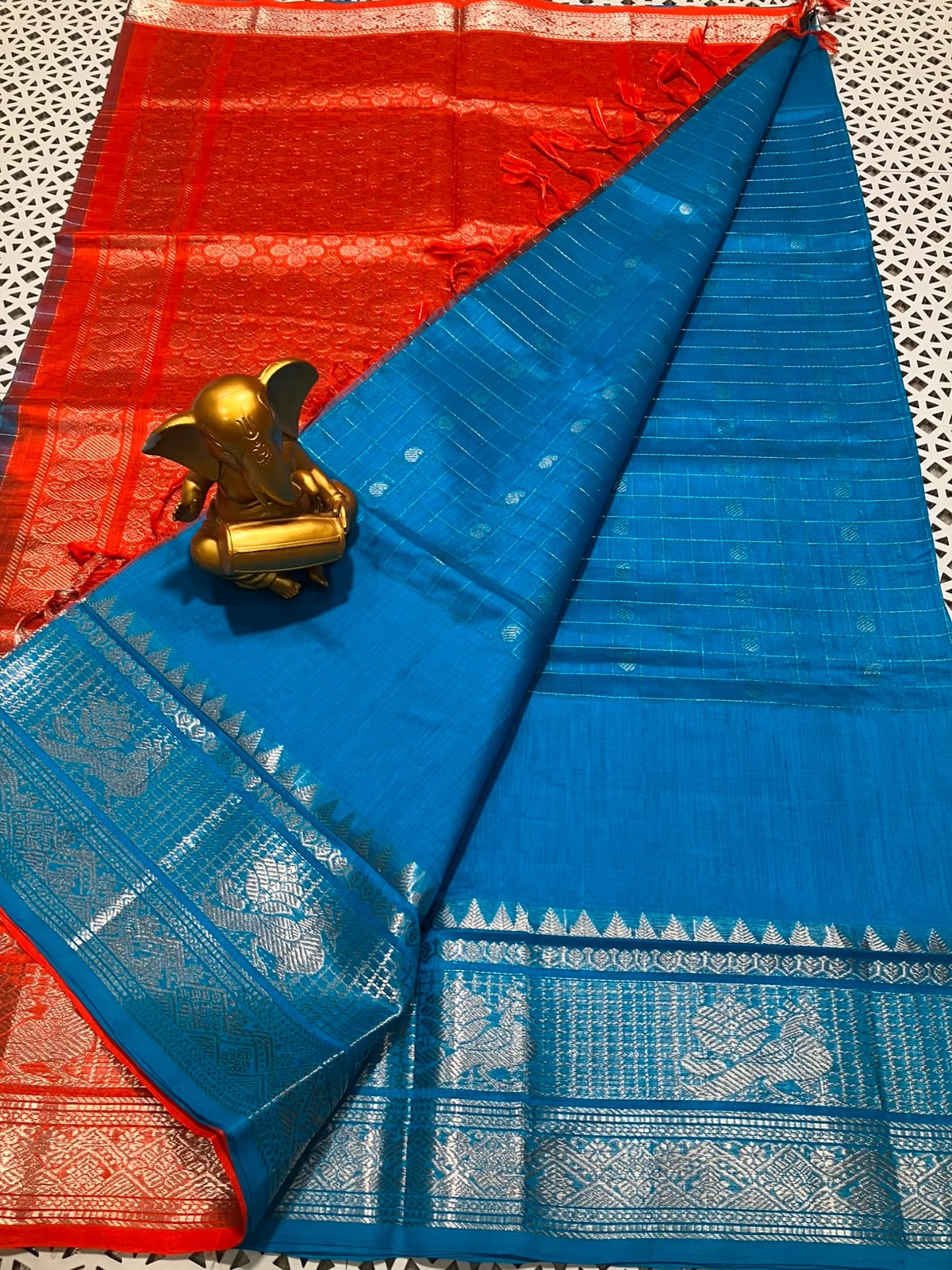 *Material*:Mangalagiri Pattu by cotton
*Model*:Kanchi border checks and butta Pattu sarees
Contrast pallu and blouses
Running pallu and blouses