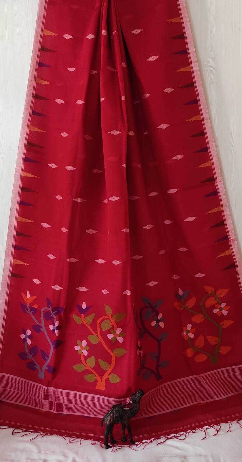 Very exclusive,Beautiful 100 Count pure
Cotton by Cotton Hand Spoon jamdani
with temple border with very
elegant jamdani motif pallu
Without bp