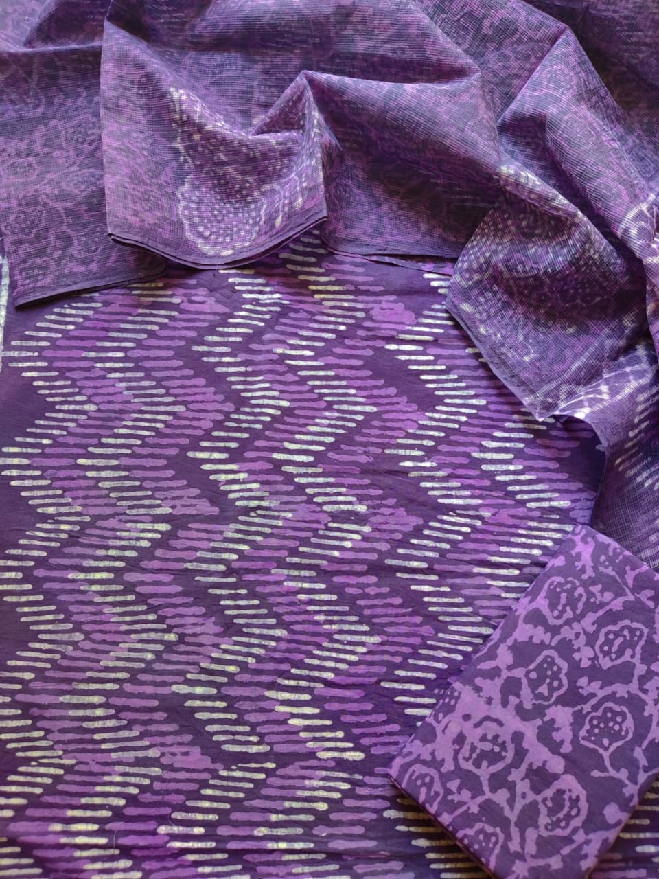 Block printed cotton suit with kota doriya duppta
Top @ bottom *cotton*
Duptta *kota doriya*