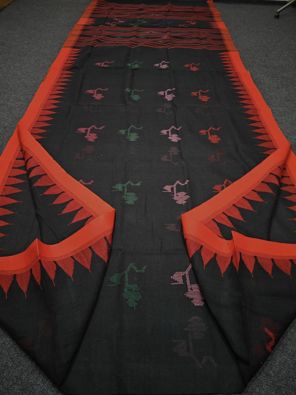 Authentic handloom
monipuri cotton saree
With bp