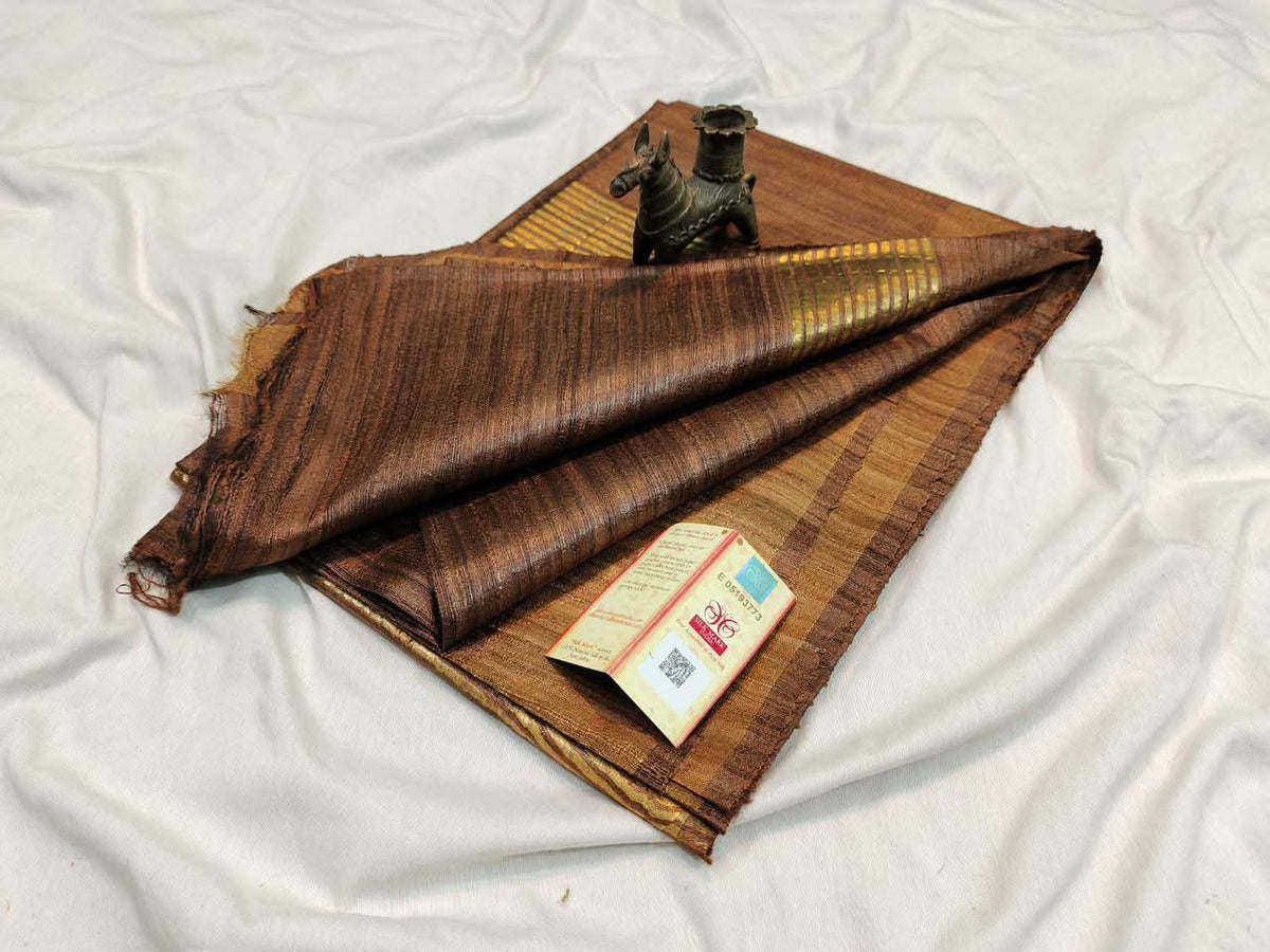Pure tussar ghicha silk handloom saree with blouse pc.
Silk mark tag