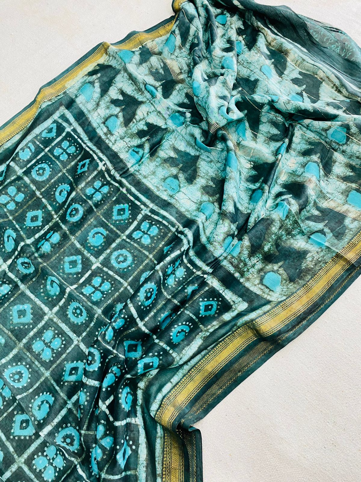 Let’s Wear #ethicallymade✅
🍁Beautifully Crafted Maheshwari Silk Saree collection🍁
Specially Designed in Bagru jahota rapid dabu hand block print
100% Natural Dye
Fabric : Maheshwari Silk
Length : 5.5 Meters
Blouse Piece : 0.90 Meter