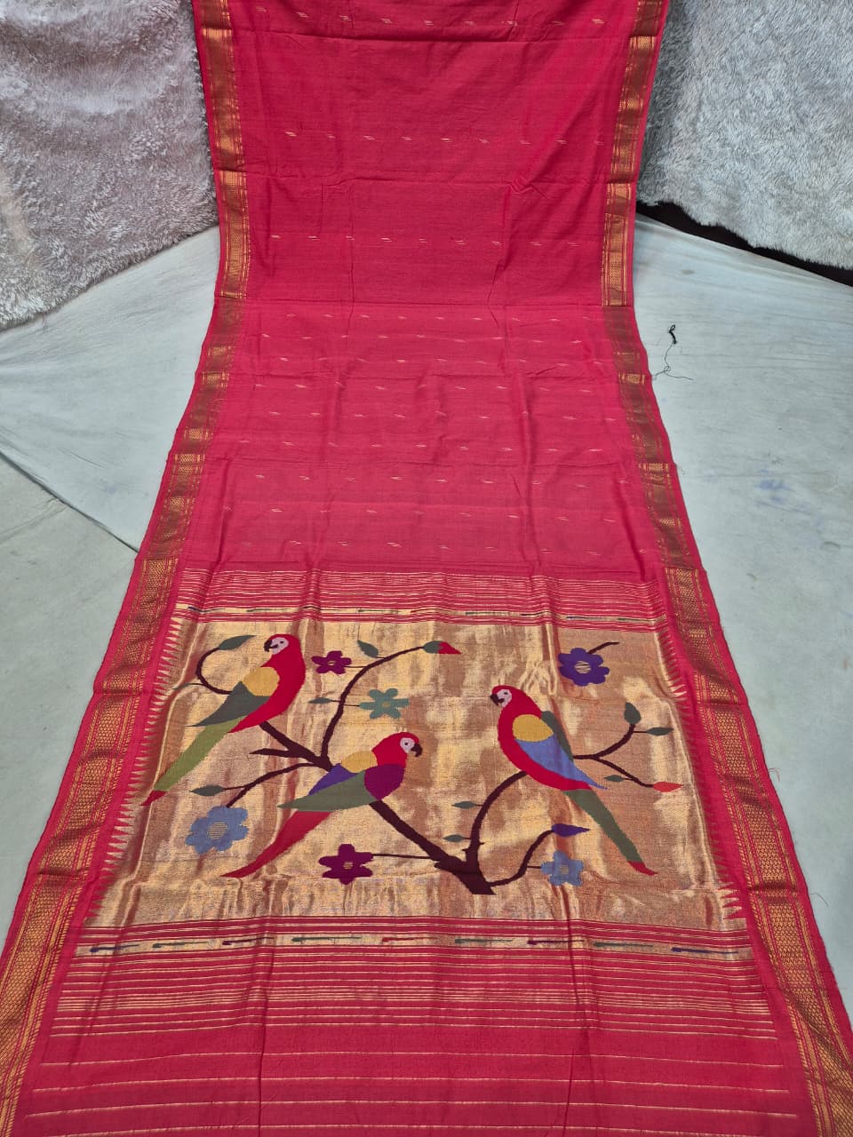 Yeola cotton paithani*
Pure cotton
Handloom saree
Traditional Narali border
Running blouse
Shoulder butta