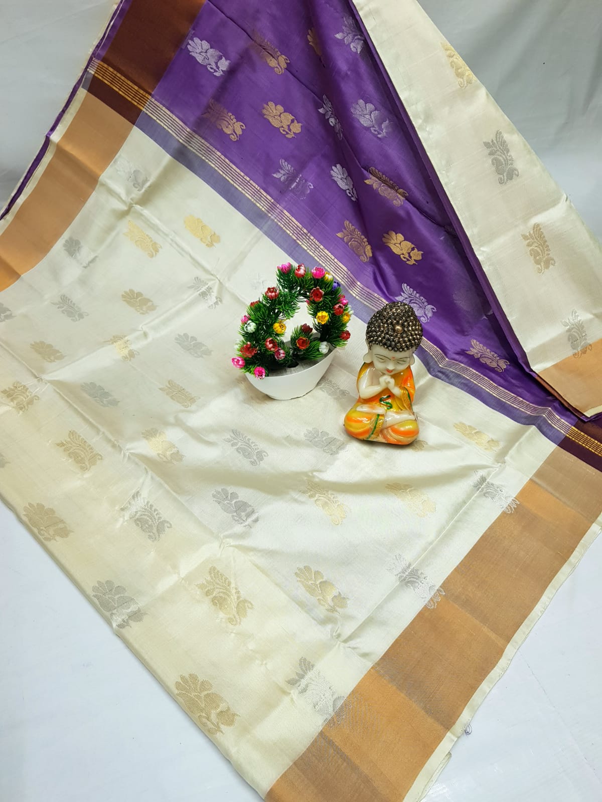 Uzma | Uppada Pattu Saree