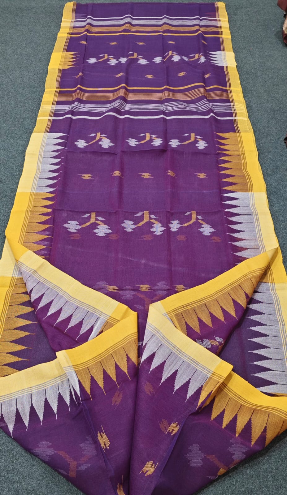 Authentic handloom
monipuri cotton saree
With bp