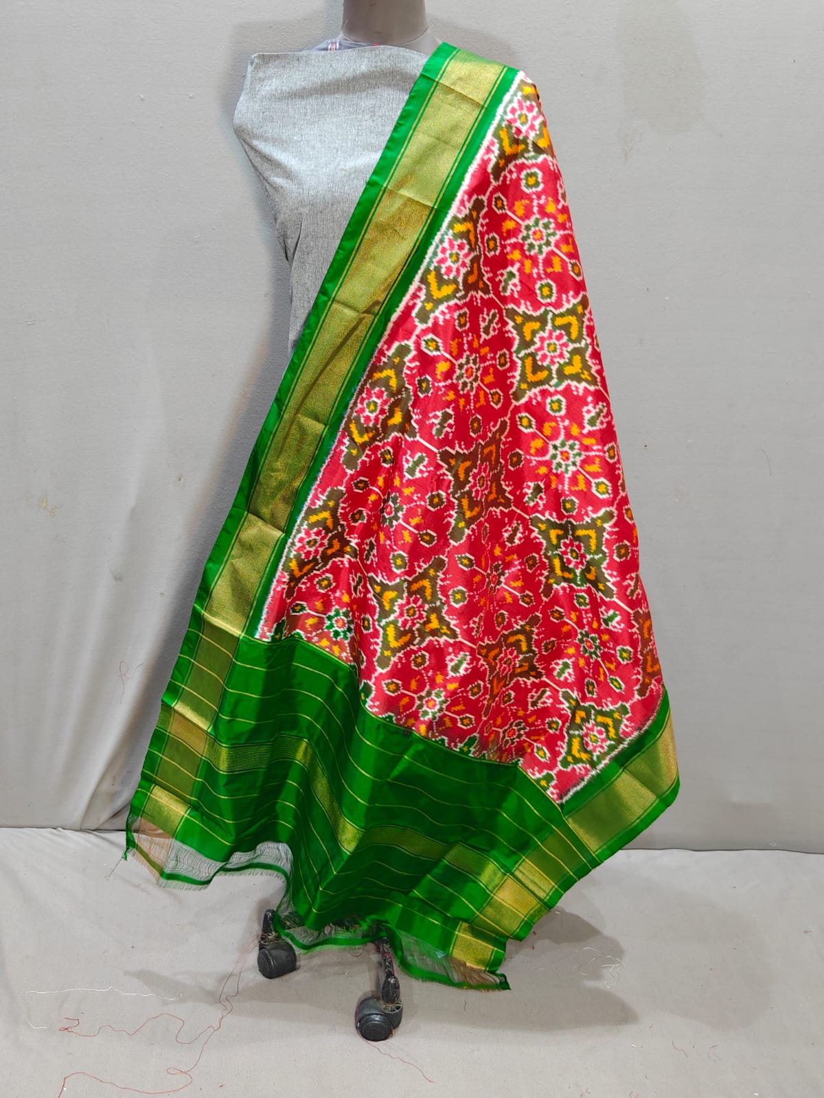 Pochampally IKKAT SILK duppata*
🎉*Length: 2.5 meters*
🎉*Height: 36 inches*