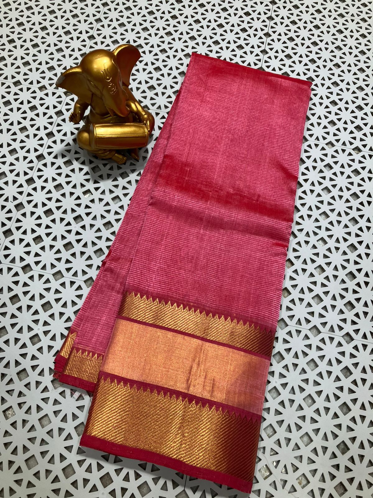 *Material*:Mangalagiri pure pattu by cotton
*Model*:250k jari border plain pure pattu sarees
Running pallu and blouse
