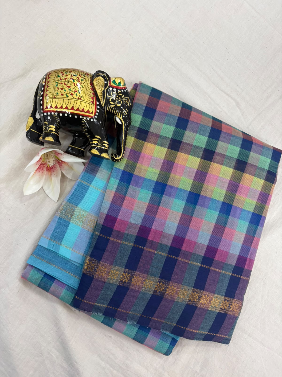 *Pure Mangalagiri Cotton Sarees*
*Saree Allover Multi Colour Checks*
*Pallu and Blouse Contrast*