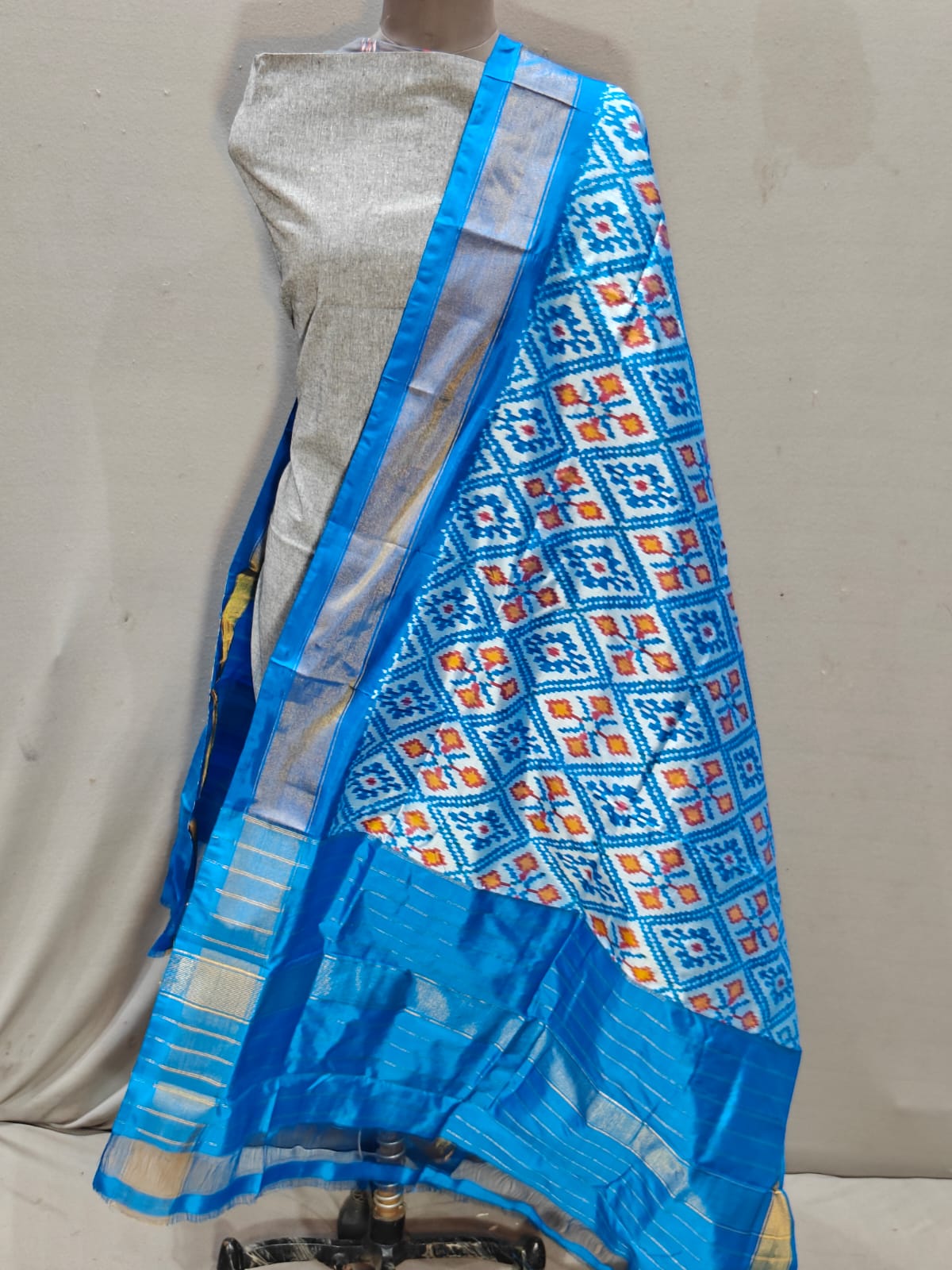 Pochampally IKKAT SILK duppata*
🎉*Length: 2.5 meters*
🎉*Height: 36 inches*