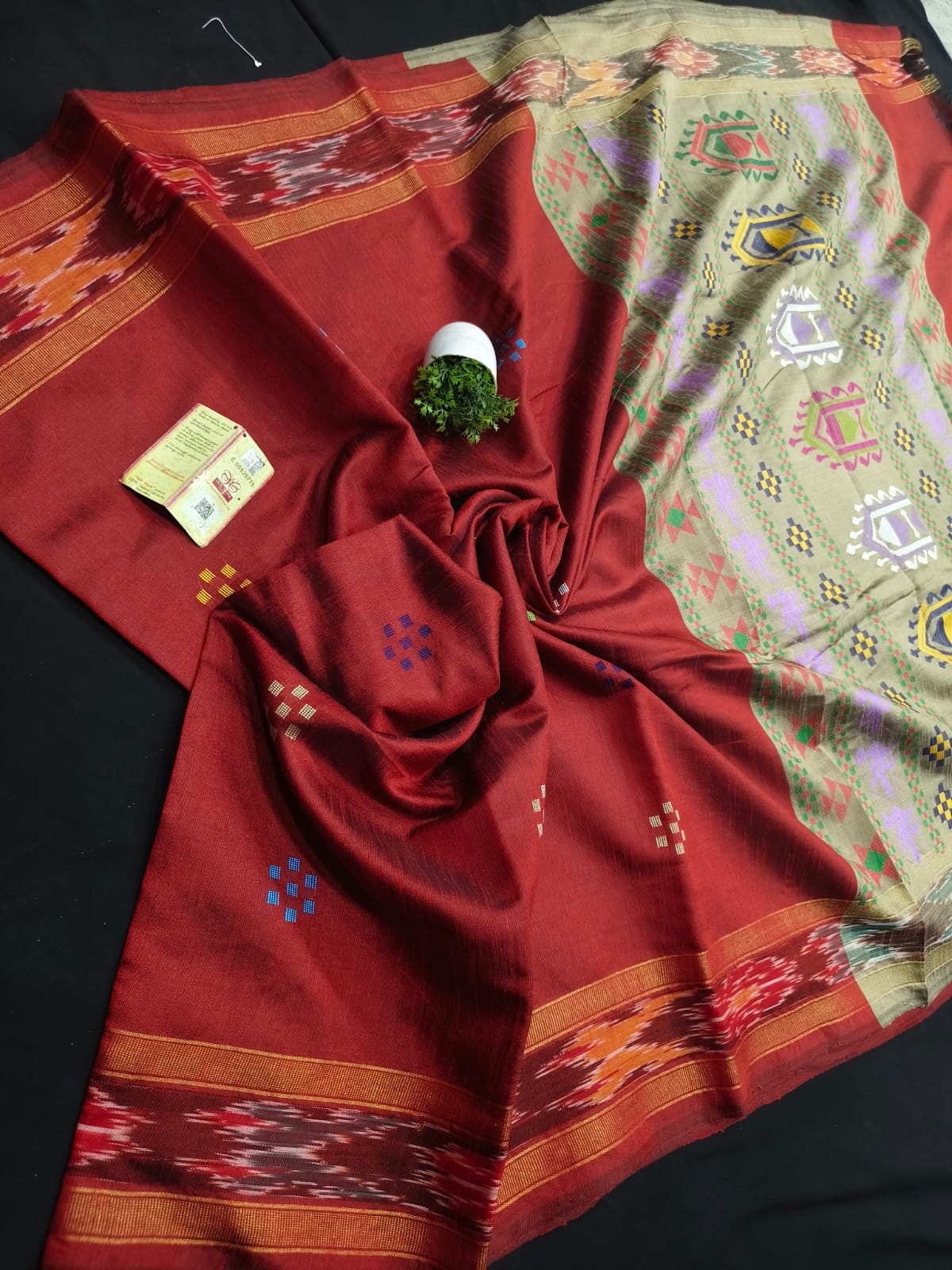 pure raw silk zari ikkat border body buta design saree dolavedy contrast pallu with contrast blouse saree*
raw silk saree
silk mark certified
handloom weaved