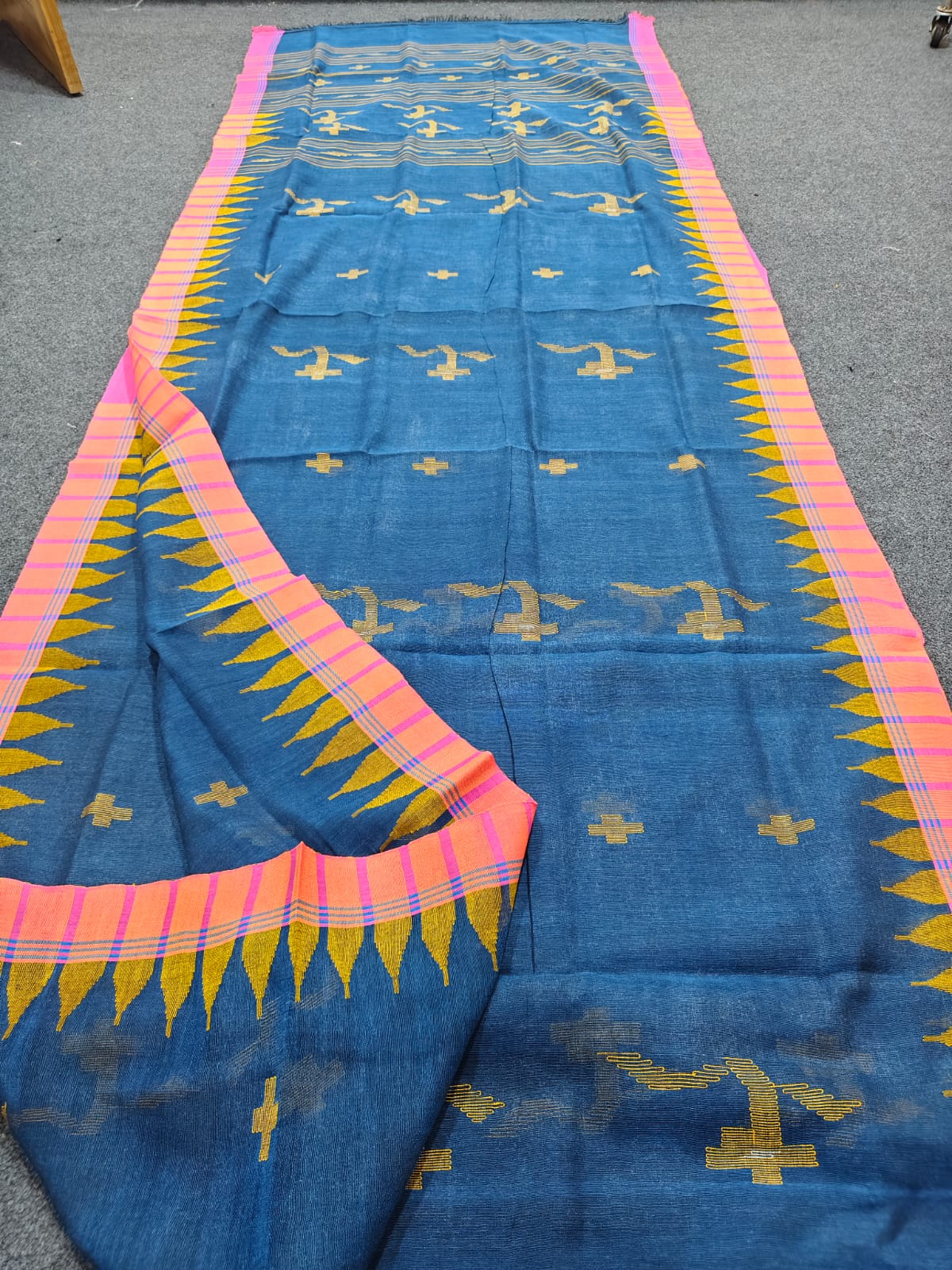 Authentic handloom
monipuri cotton saree
With bp