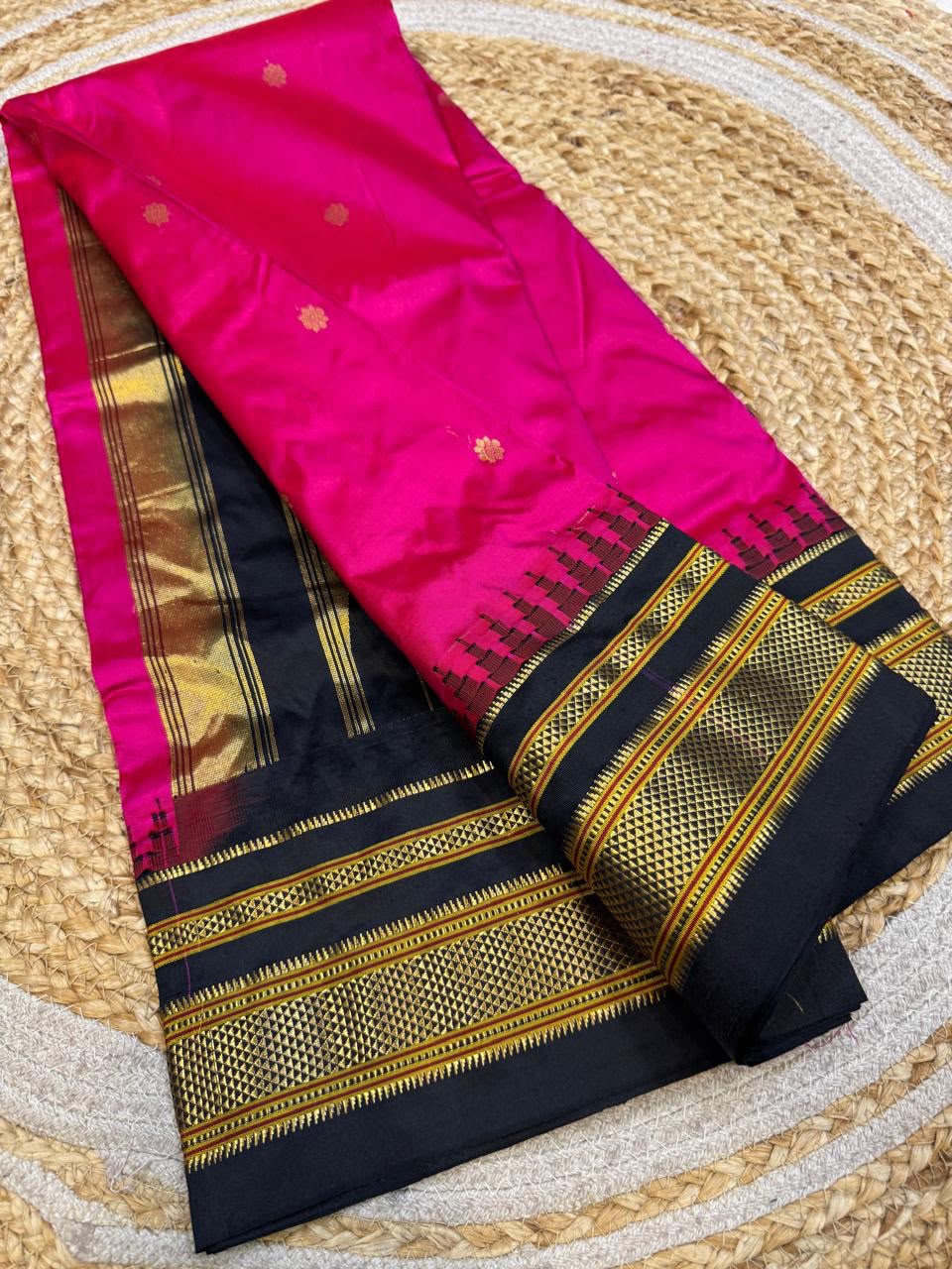 *All New Colours*
*Exclusive silk ilkal saree*
*Pure silk korvai temple border* with *body butta* design superior quality ilkal saree & contrast blouse
6.10mtrs length
Full body pure silk
Border, pallu & blouse semi silk