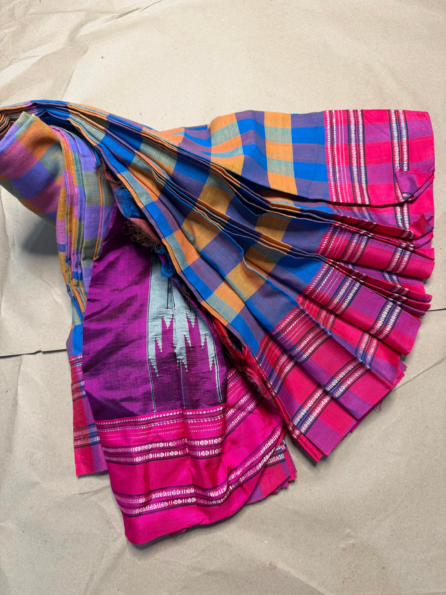Material - viscos by cotton with Cotton By Cottan
Border - *Gayatri And Chikki Big border
Saree Name -ilkal special Gayatri saree
Pallu -*silk pallu*
Blouse -running
Handloom - *Hand Loom*
Saree length- 7.2