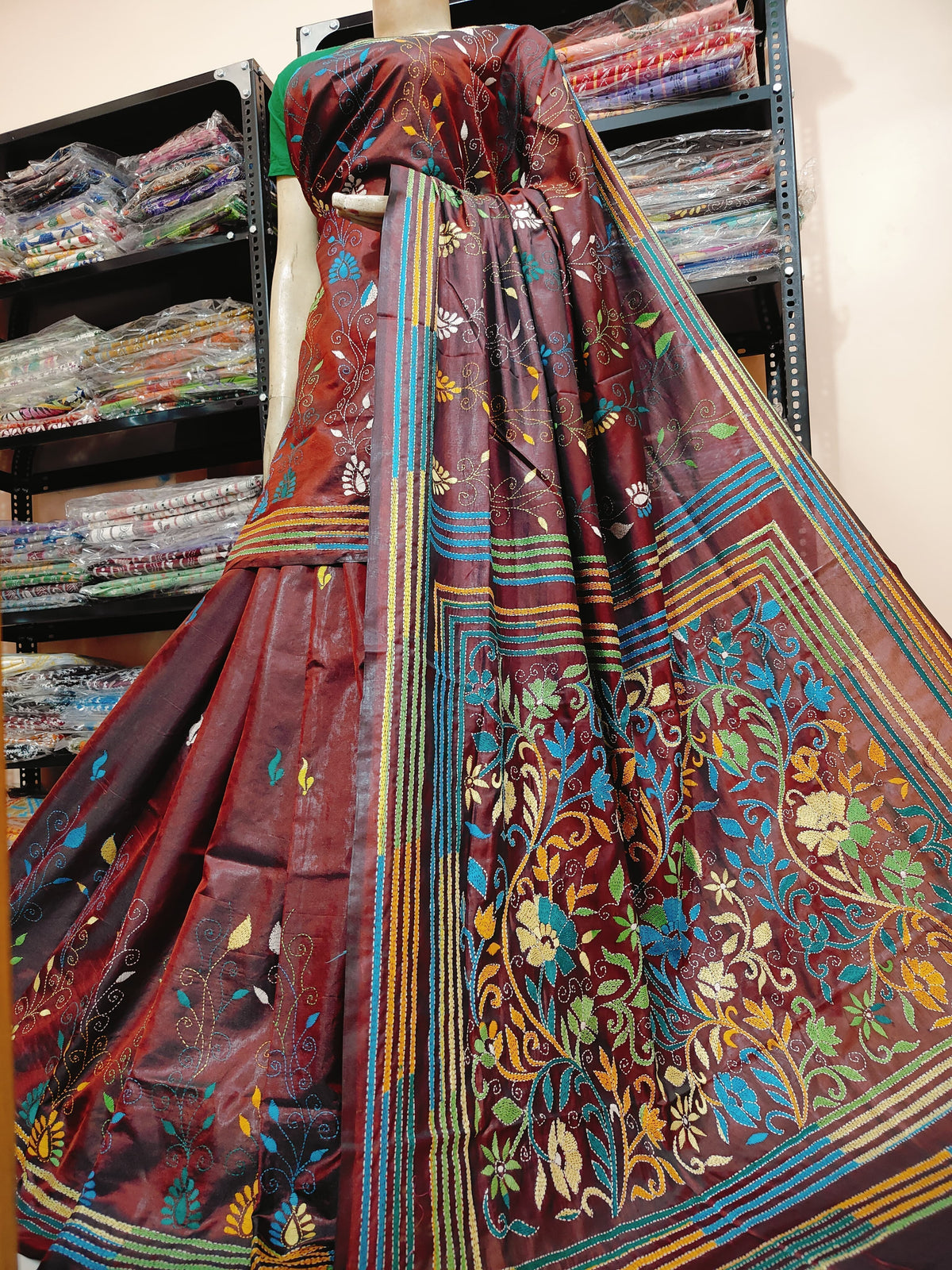 Traditional Shantiniketan hand Kanthastitch saree On
Belendend bangalore silk Material
With Kanthastitch Work Bp