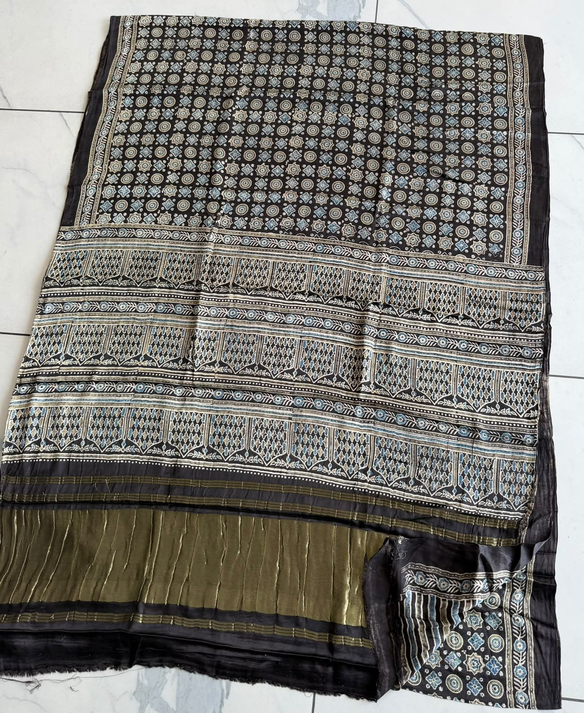 New Arrival Premium Modal Silk 2pc Suit
Top – Modal Silk (2.50 mtr)
Dupatta – Modal Silk (2.50 mtr)
Vanaspati Ajrakh
Kutch Ajrakh Elegant look | Premium Quality | Festive & Party Wear