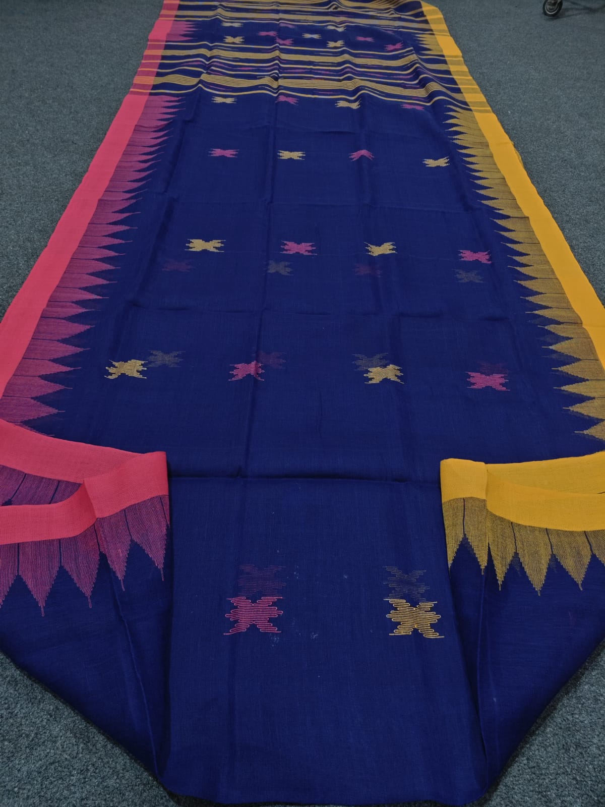 Authentic handloom
monipuri cotton saree
With bp