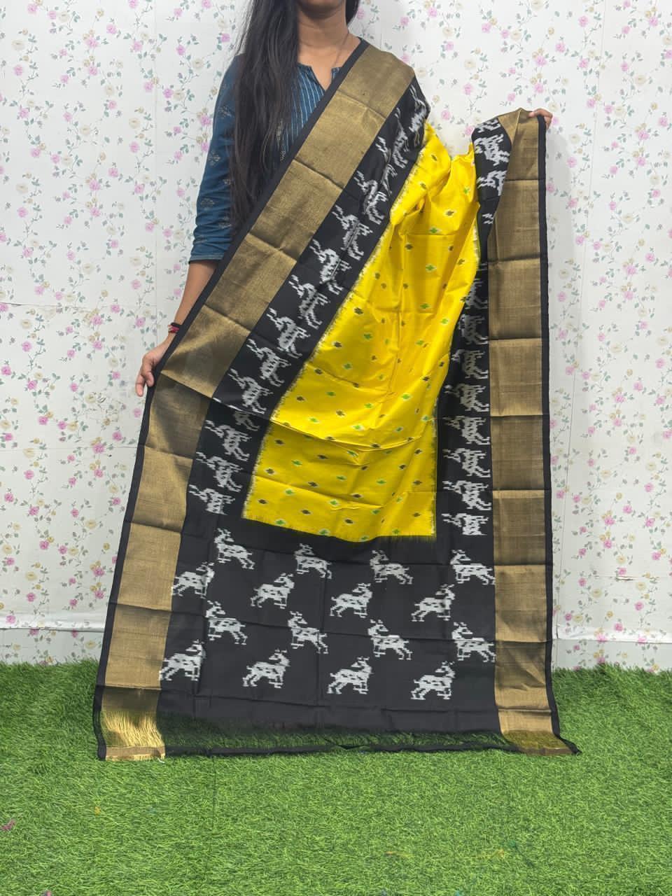 *IKKAT SILK DUPPATA*
*Length: 2.5 meters*
*Height: 36 inches*