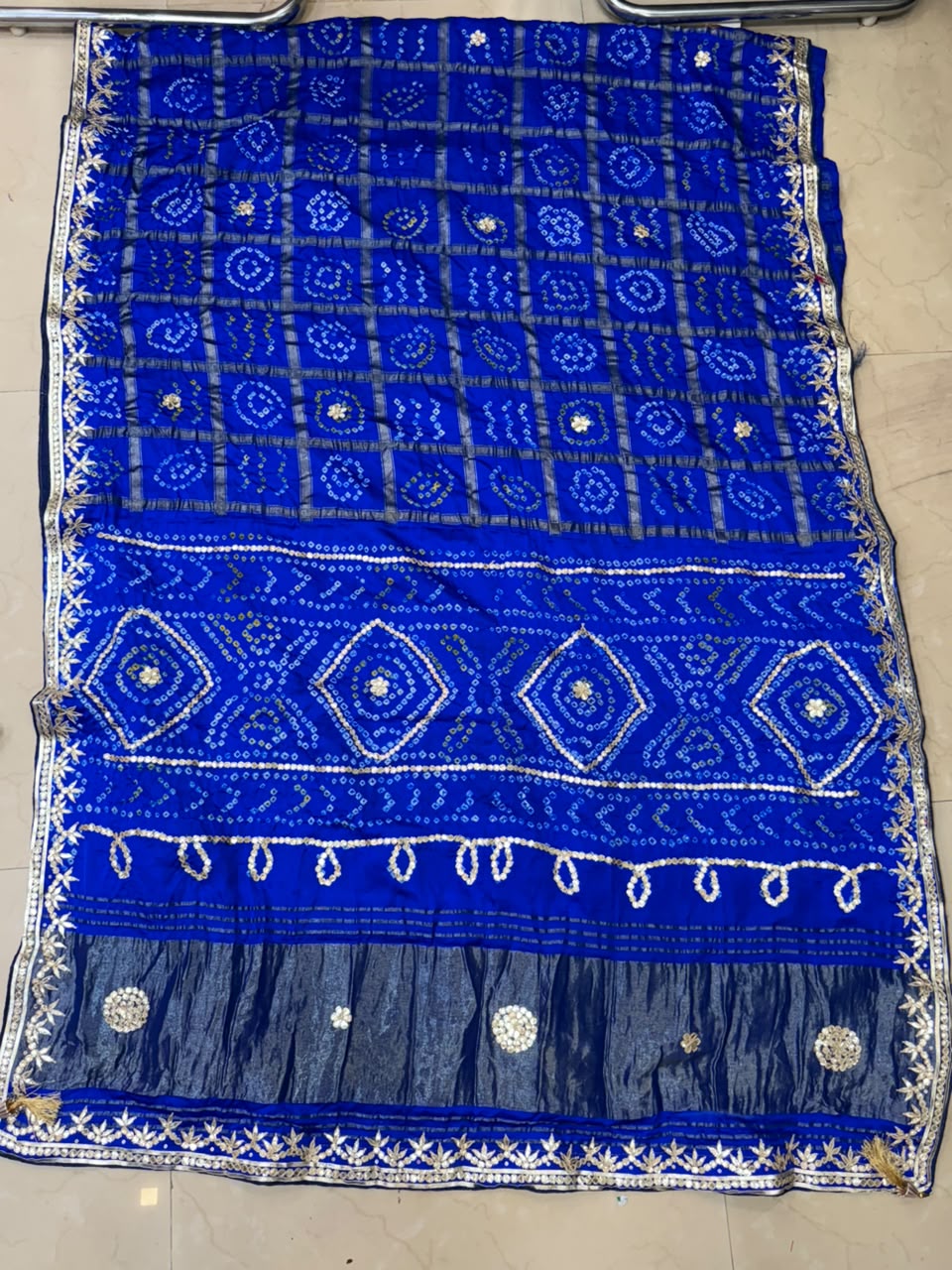 💞 Beautiful Saree collection 💞
Fabric pure modal gajji silk jari
saree with beautiful hand gotta patti
work with running blouse