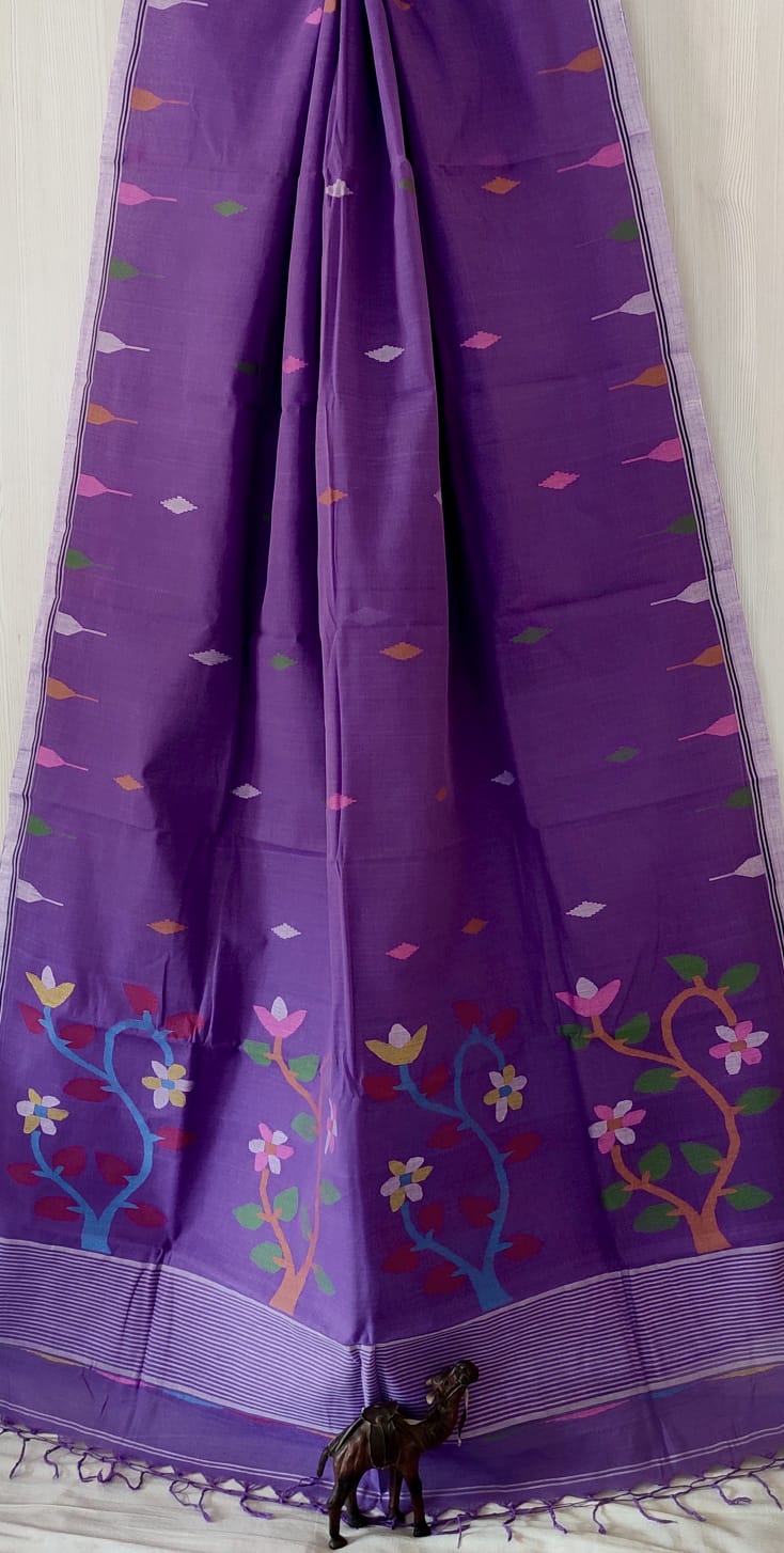Very exclusive,Beautiful 100 Count pure
Cotton by Cotton Hand Spoon jamdani
with temple border with very
elegant jamdani motif pallu
Without bp