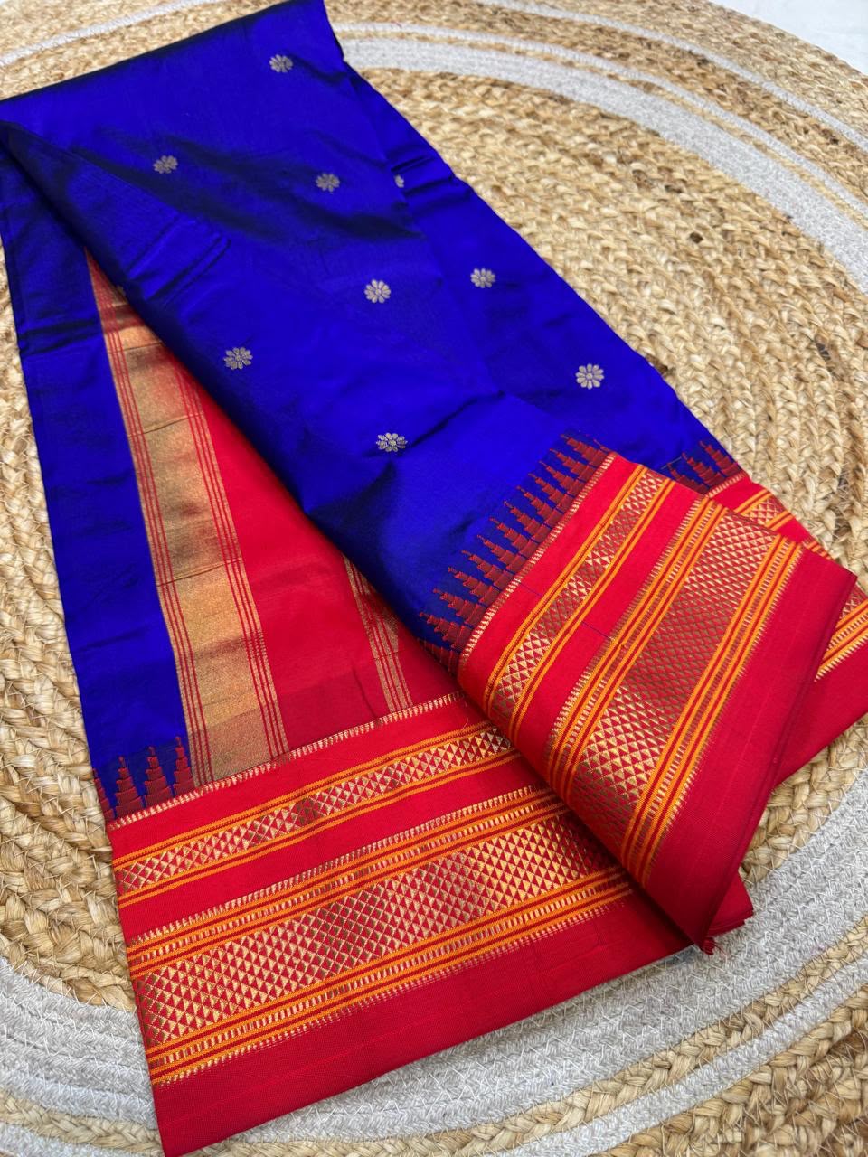 *All New Colours*
*Exclusive silk ilkal saree*
*Pure silk korvai temple border* with *body butta* design superior quality ilkal saree & contrast blouse
6.10mtrs length
Full body pure silk
Border, pallu & blouse semi silk