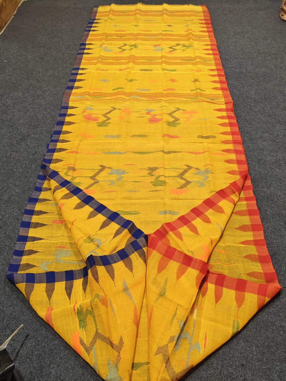 Authentic handloom
monipuri cotton saree
With bp