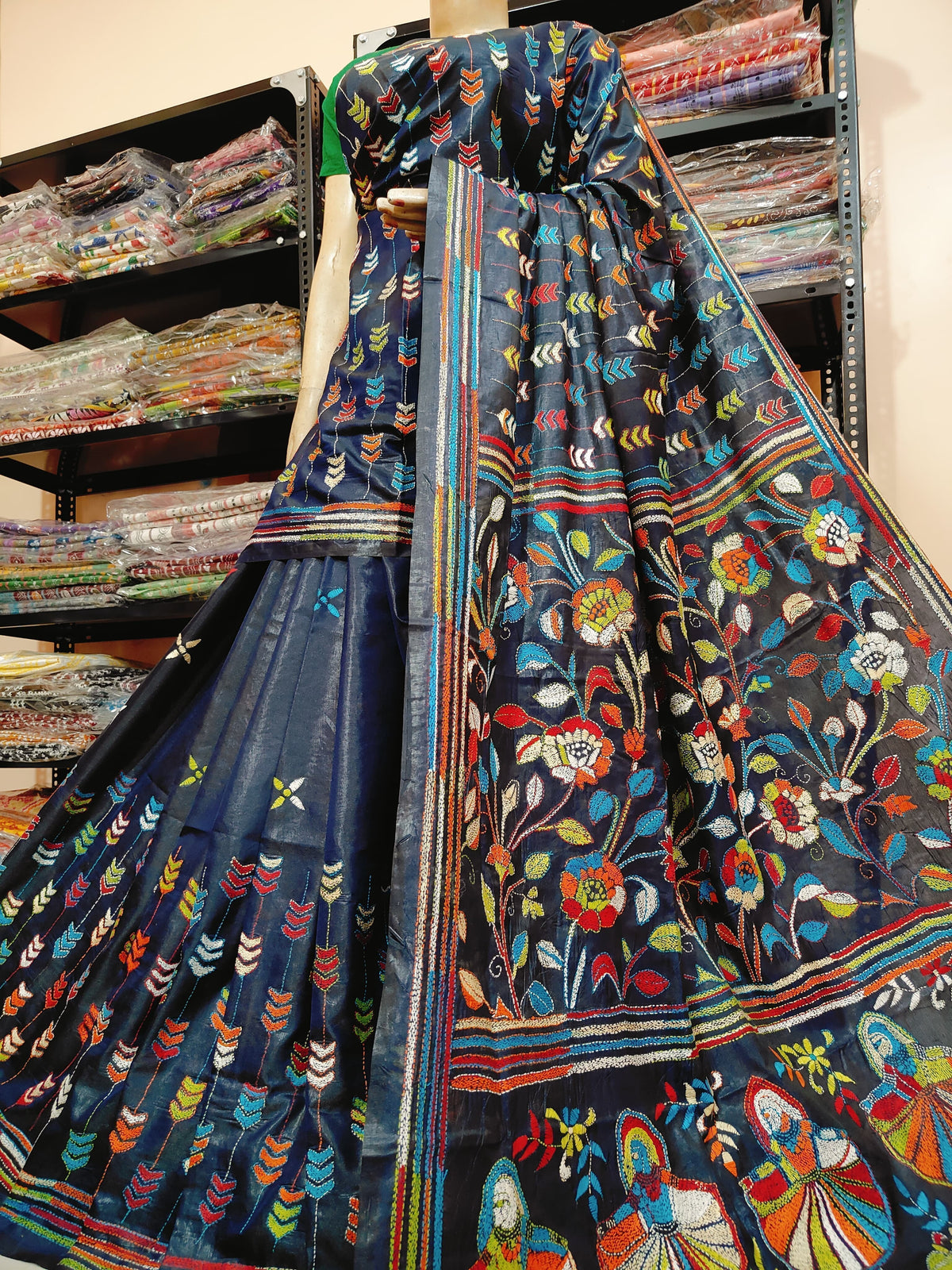 Traditional Shantiniketan hand Kanthastitch saree On
Belendend bangalore silk Material
With Kanthastitch Work Bp