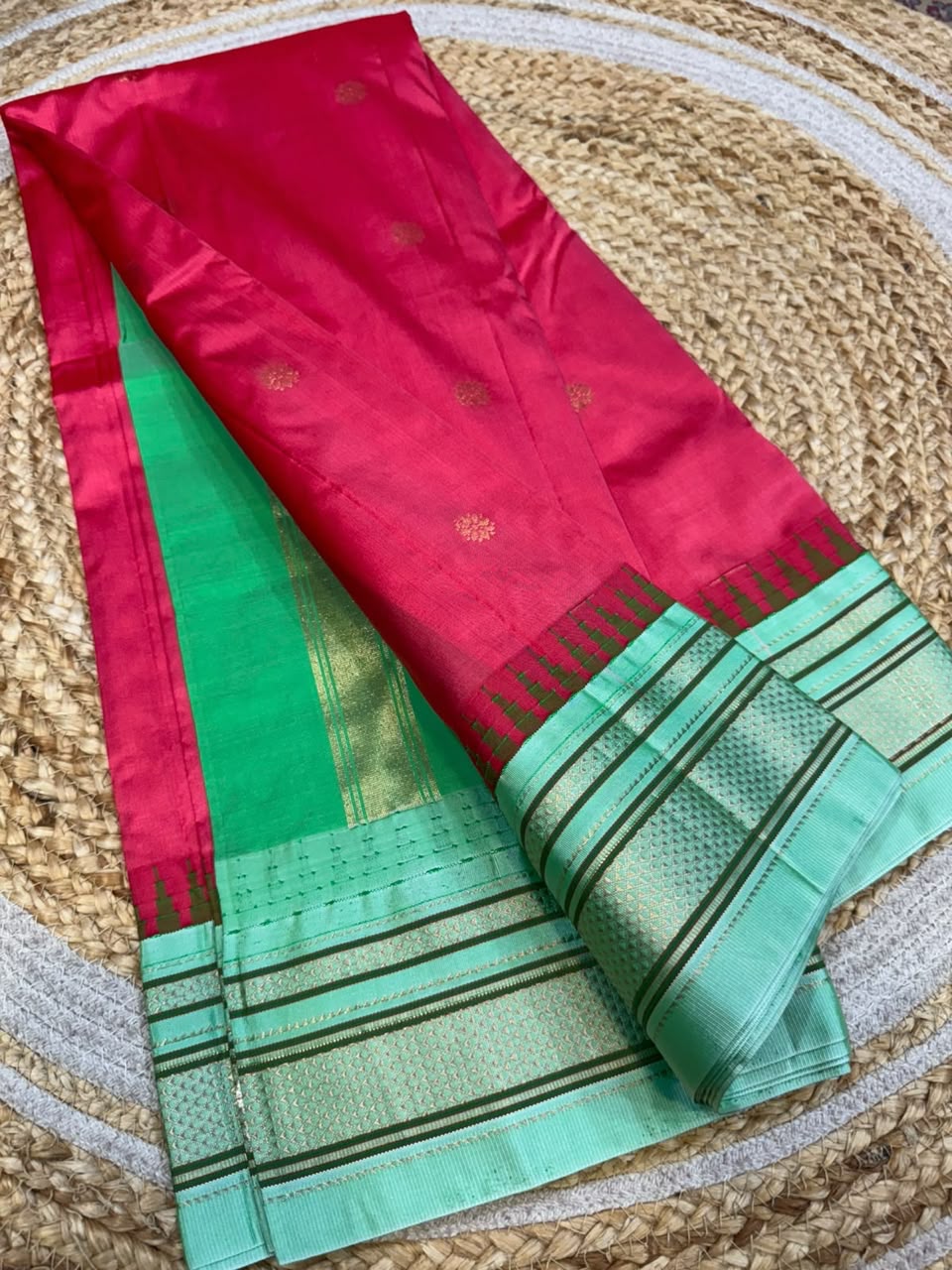 *All New Colours*
*Exclusive silk ilkal saree*
*Pure silk korvai temple border* with *body butta* design superior quality ilkal saree & contrast blouse
6.10mtrs length
Full body pure silk
Border, pallu & blouse semi silk