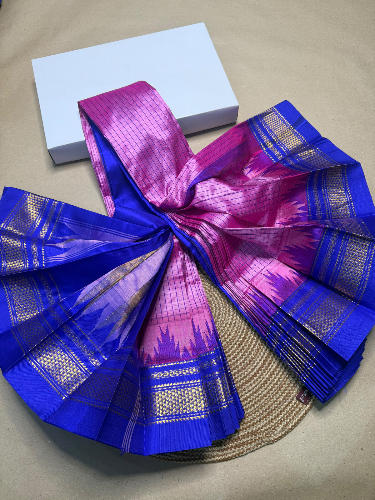 Material - pure silk
Border - chikki paras
Saree Name -ilkal pure silk small kaddi checks with small temple border saree
Pallu -multi tope silk pallu
Blouse -contrast
Handloom -yes
Saree length- 6.2