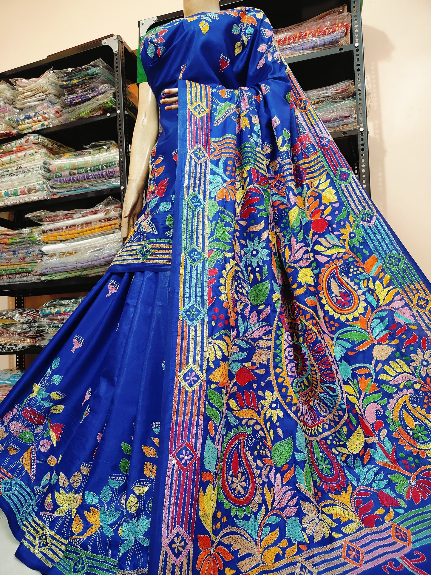 Traditional Shantiniketan hand Kanthastitch saree On
Belendend bangalore silk Material
With Kanthastitch Work Bp