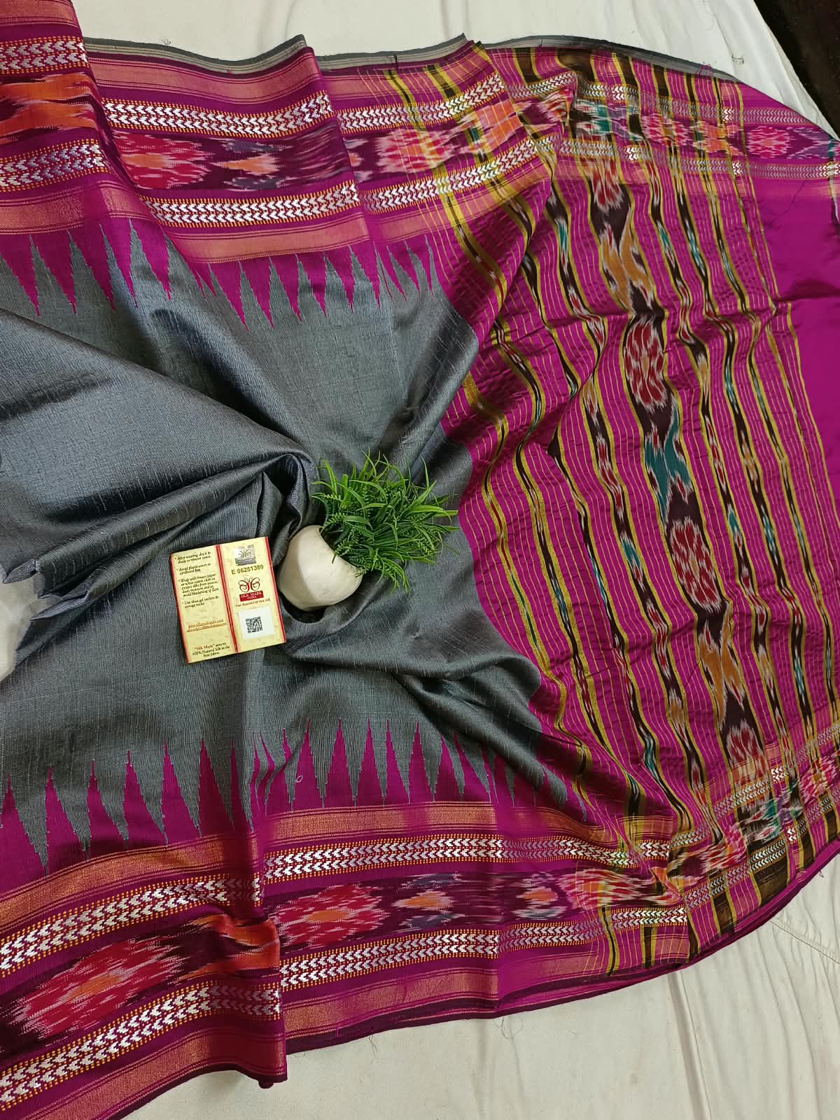 *Pure raw silk handloom Ikkat and vidarbha temple border saree with contrast blouse*
Pure raw silk saree
Silk mark certified
Handloom made
Best quality