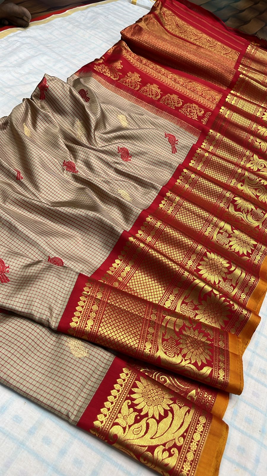 ✨✨Pure Gadwal Traditional Kuttu
Kanchi Big Border Pattu Sarees ✨✨