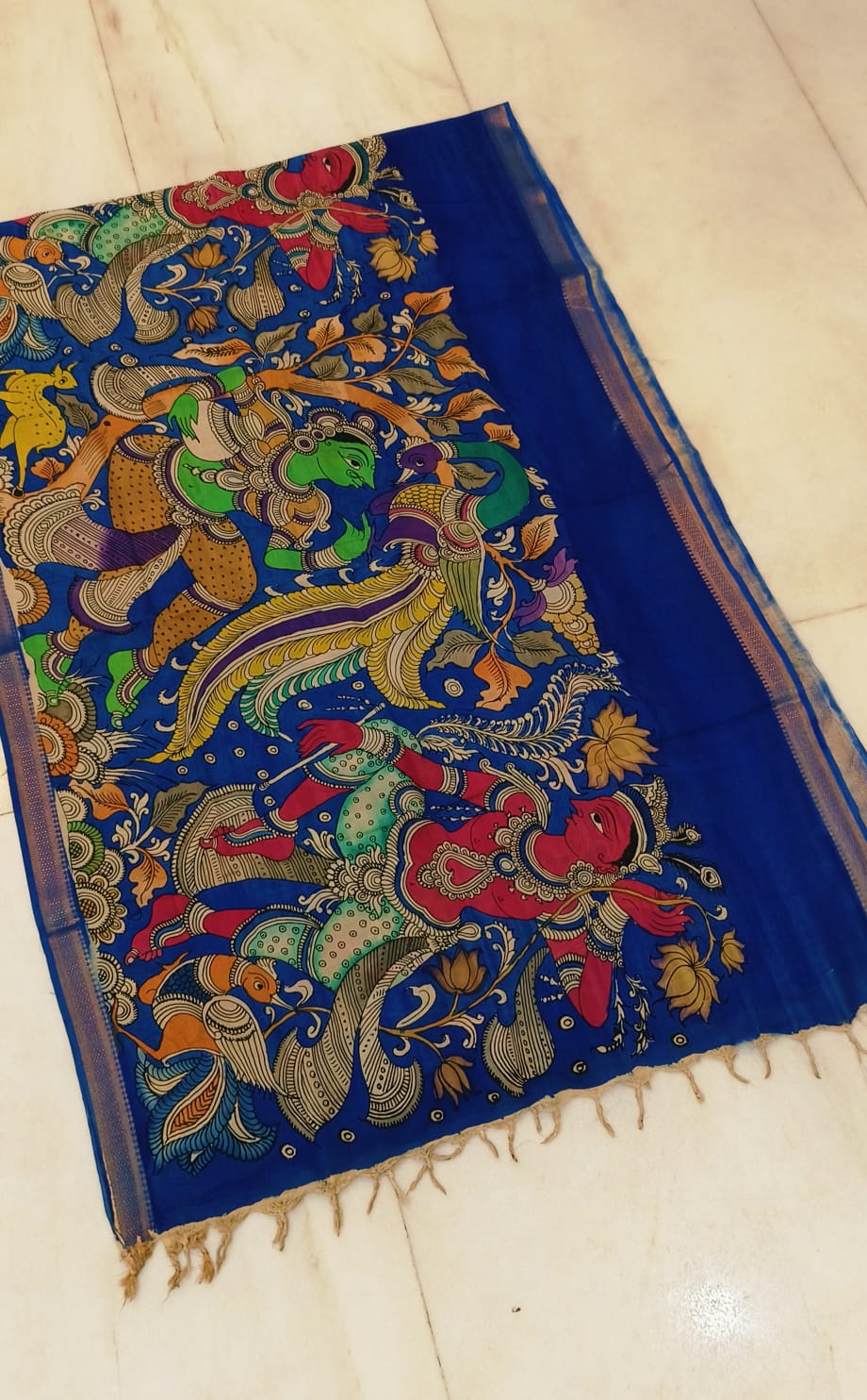 *Mangagiri silk duppatas*
*Pen kalamkari*
*Hand drawn hand painted*
*Length 2.25 mtr*
*Width: 36 inch*