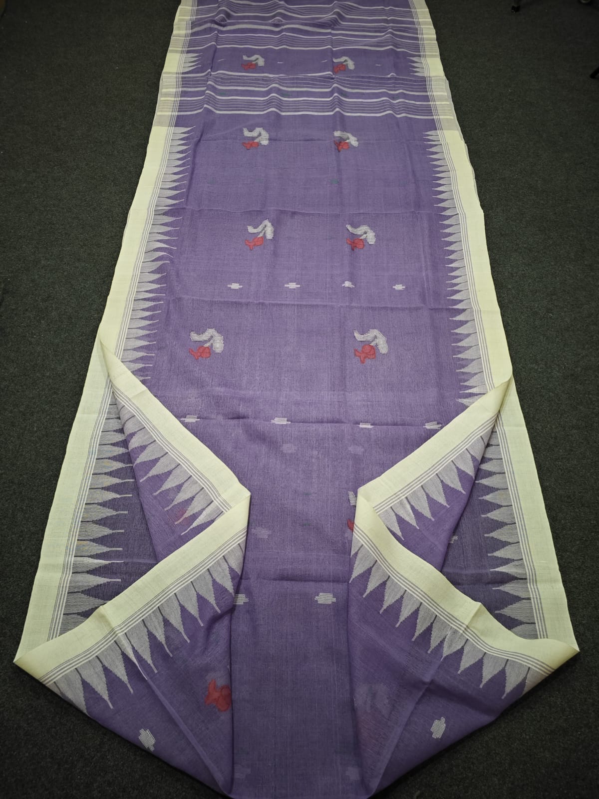 Authentic handloom
monipuri cotton saree
With bp