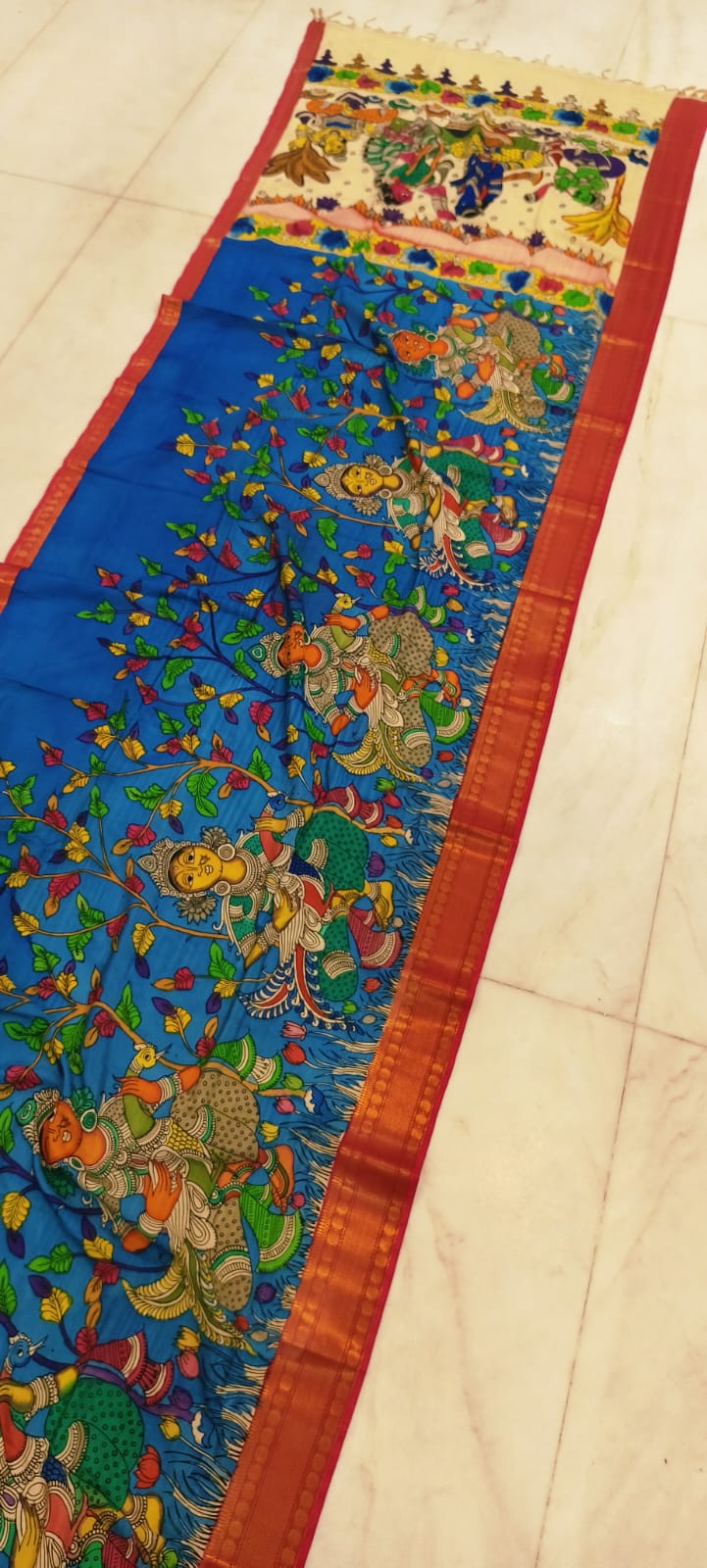 *Mangagiri silk sarees*
*Pen kalamkari sarees*
*Hand drawn hand painted sarees*
🌺🌺🌺🌺🌺🌺🌺
*Length 6.5 mtr*
*Width 44 inch*