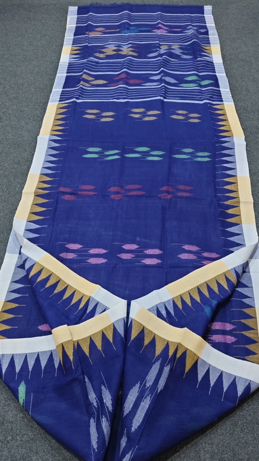 Authentic handloom
monipuri cotton saree
With bp