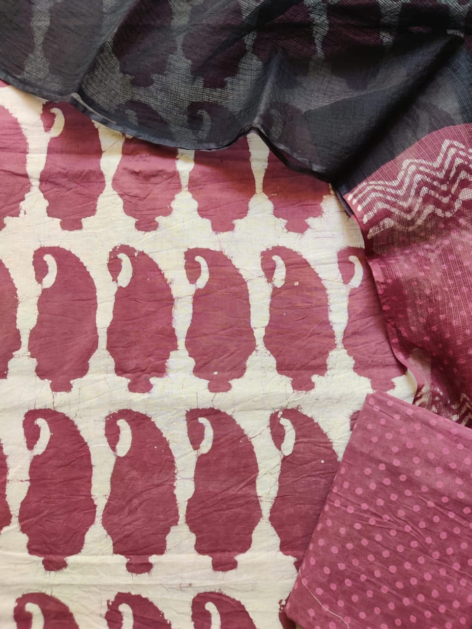 Block printed cotton suit with kota doriya duppta
Top @ bottom *cotton*
Duptta *kota doriya*