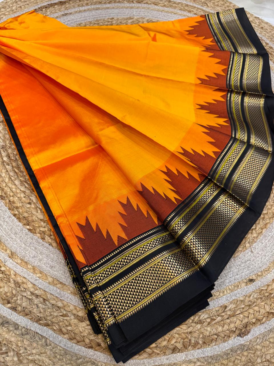 *Big Temple Border Ilkal*
Exclusive silk ilkal saree
Pure silk big temple border design superior quality ilkal saree
With contrast blouse
6.10mtrs length
Full body pure silk Border, pallu & blouse semi silk