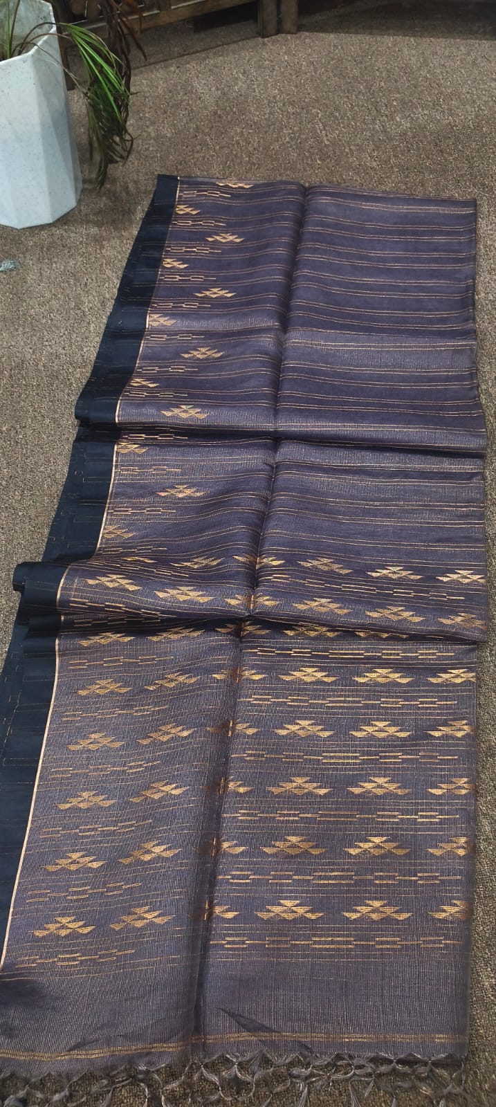 Tissu tussar jamdani
Pure gachi tussar
With bp
