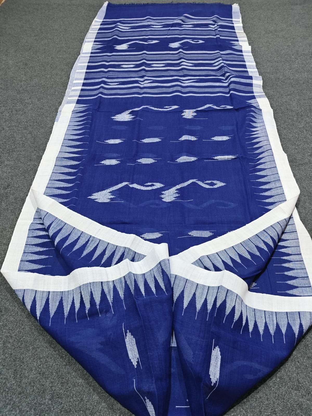 Authentic handloom
monipuri cotton saree
With bp