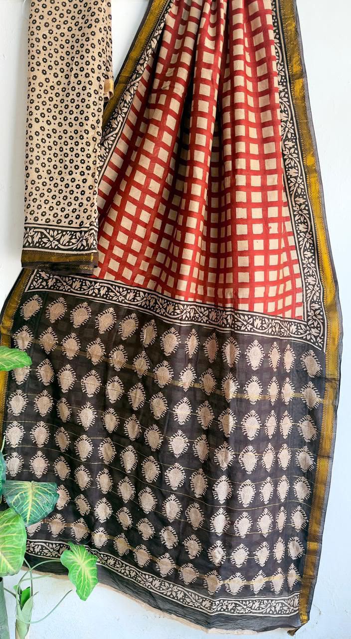 🍁Beautifully Crafted Maheshwari Silk Saree collection🍁
Specially Designed in Bagru jahota rapid dabu hand block print
100% Natural Dye
Fabric : Maheshwari Silk
Length : 5.5 Meters
Blouse Piece : 0.90 Meter