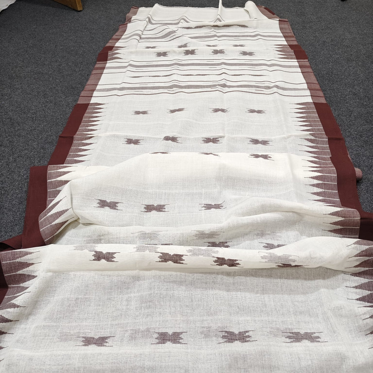 Authentic handloom
monipuri cotton saree
With bp