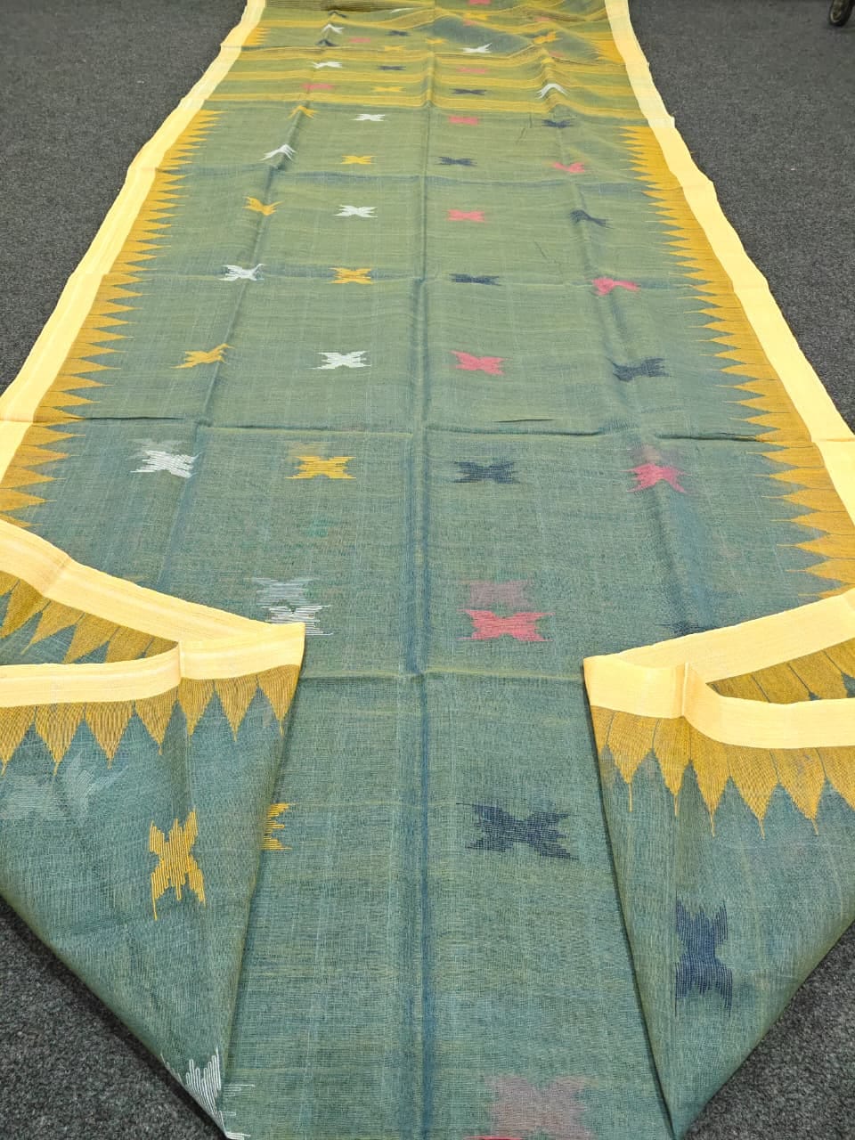 Authentic handloom
monipuri cotton saree
With bp